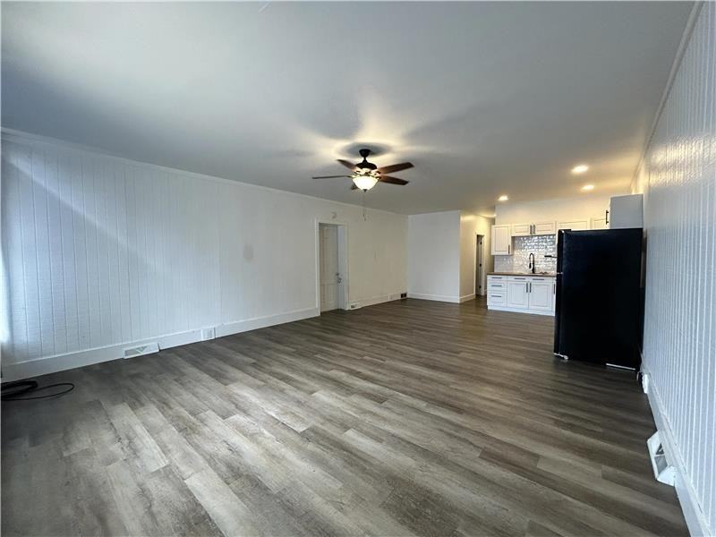 212 Main St - Photo 4 of 9