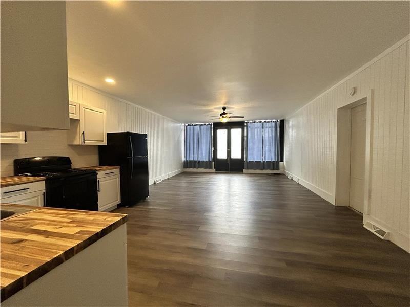 212 Main St - Photo 5 of 9