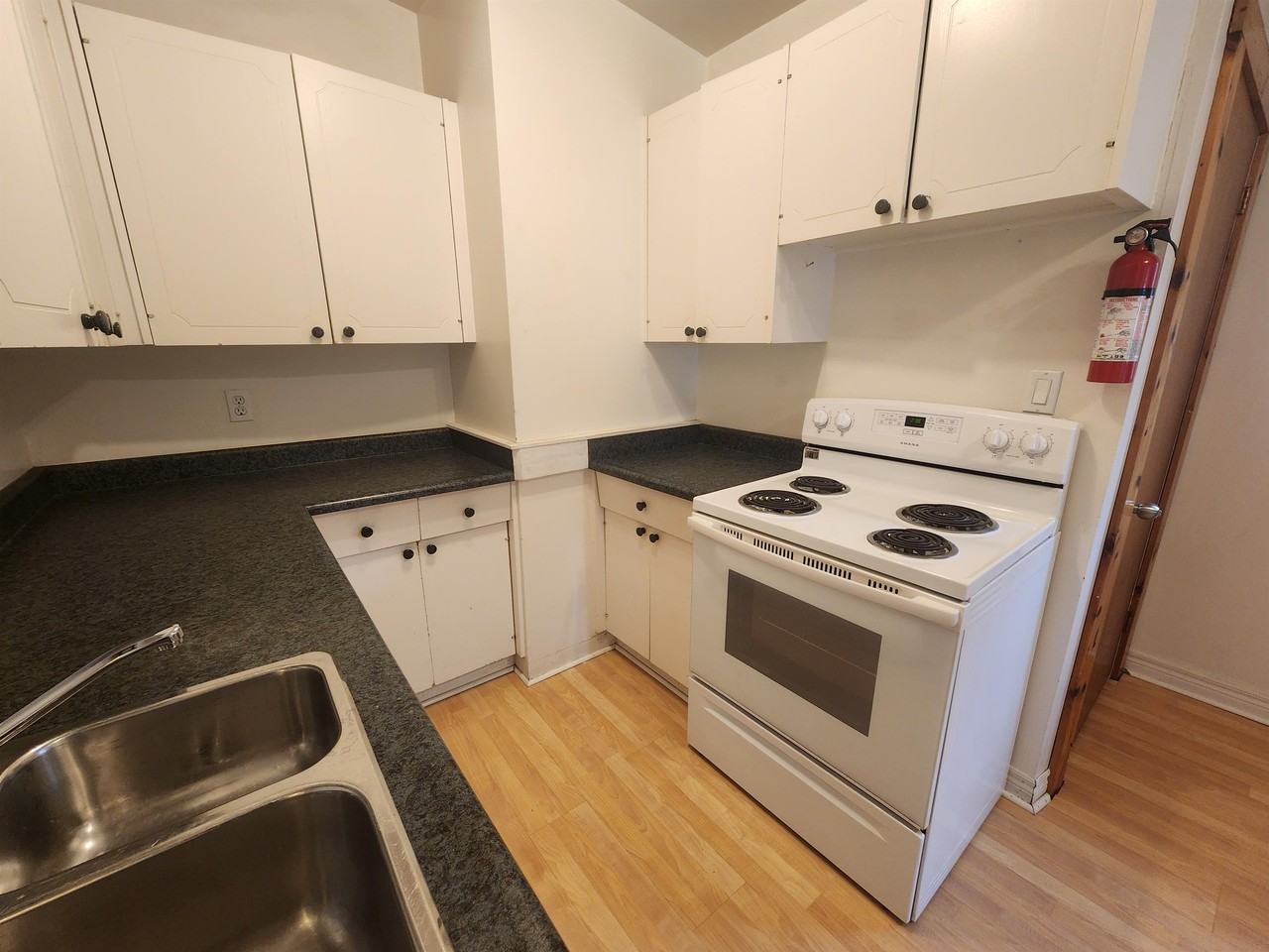 844 Norton Avenue - Photo 5 of 12