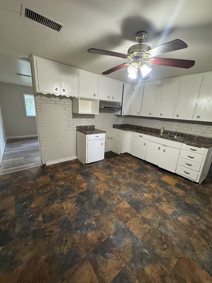 305 Se Arter Ave #1 - Photo 3 of 7