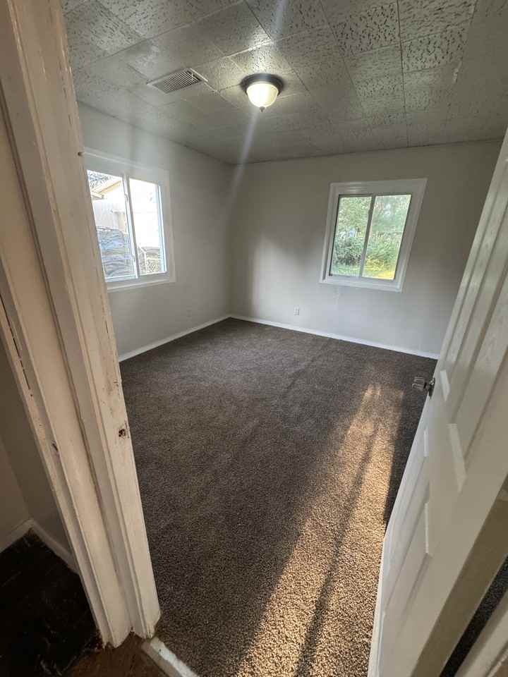 305 Se Arter Ave #1 - Photo 4 of 7