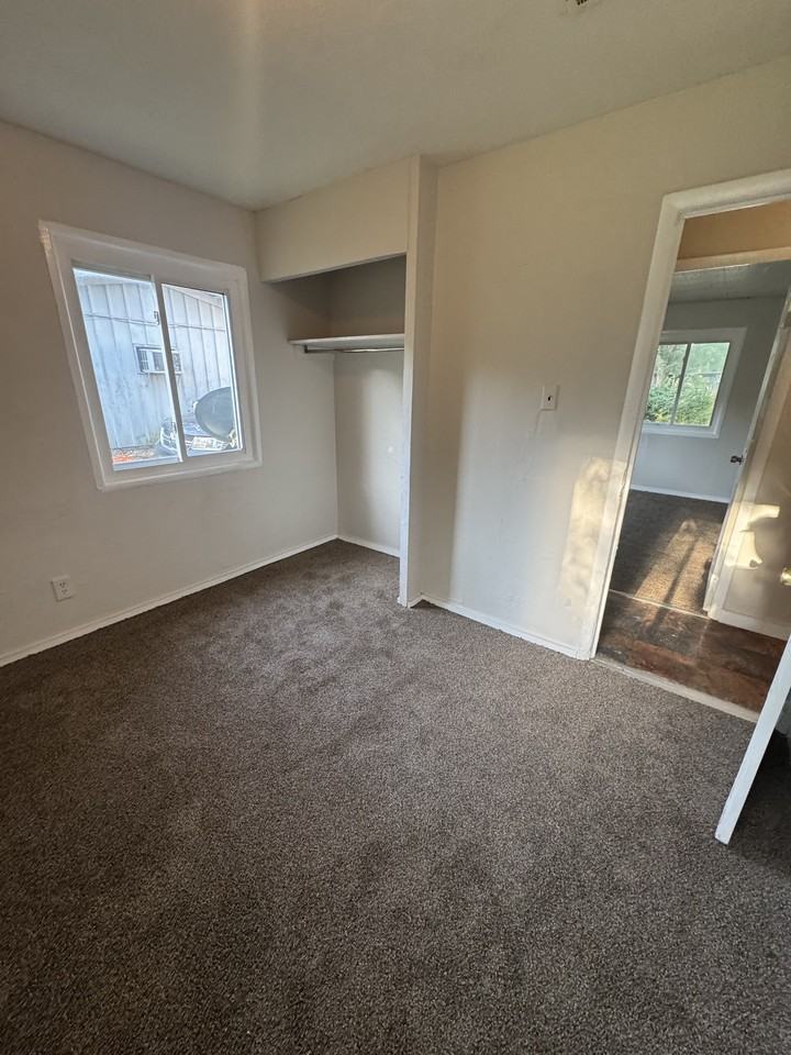 305 Se Arter Ave #1 - Photo 5 of 7