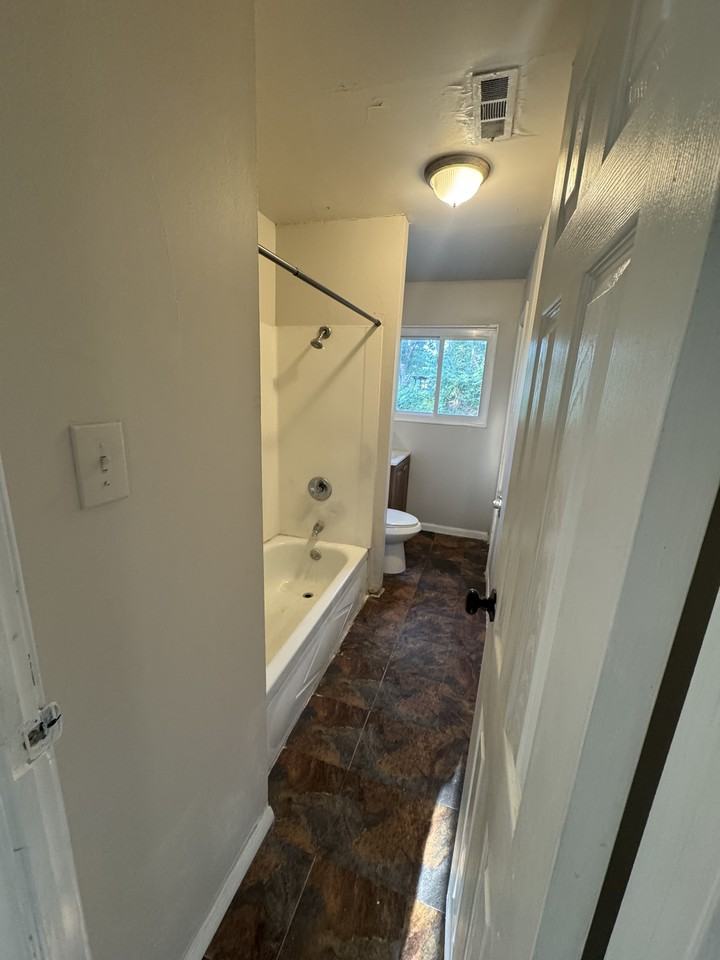 305 Se Arter Ave #1 - Photo 6 of 7