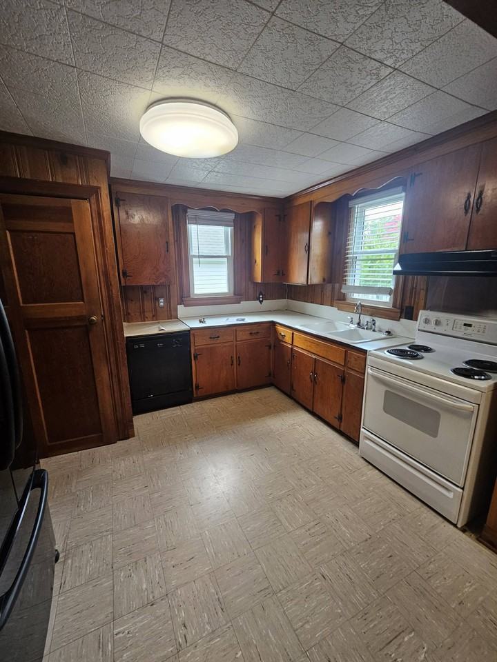 100 Killarney Rd #1 - Photo 4 of 10