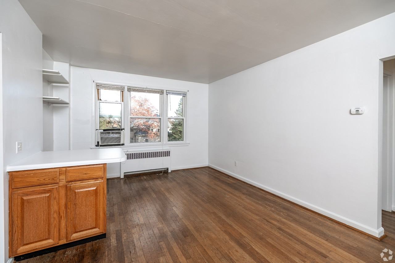Bldg 1 A7 1st Floor #A7 - Photo 2 of 12