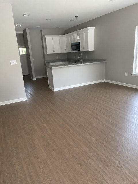 555 E Railroad Ave #B - Photo 2 of 9