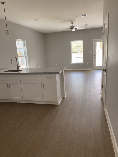 555 E Railroad Ave #B - Photo 3 of 9
