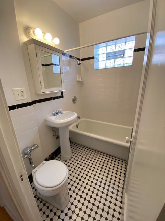 5250 N Glenwood Ave #E3 - Photo 3 of 9