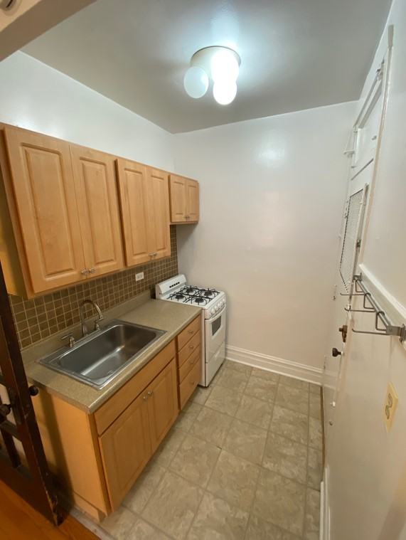 5250 N Glenwood Ave #E3 - Photo 7 of 9