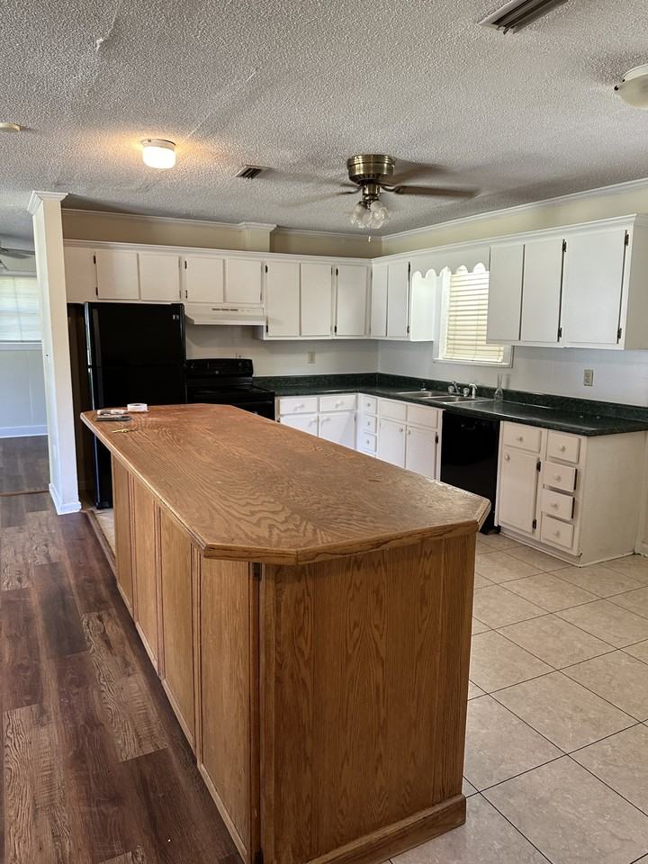 6 Mancuso Dr #1 - Photo 5 of 18