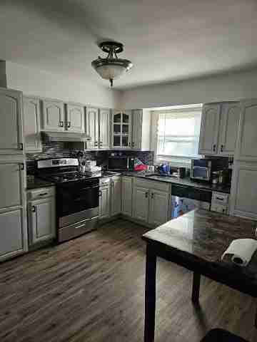 1028 Morris Ave #1 - Photo 4 of 19