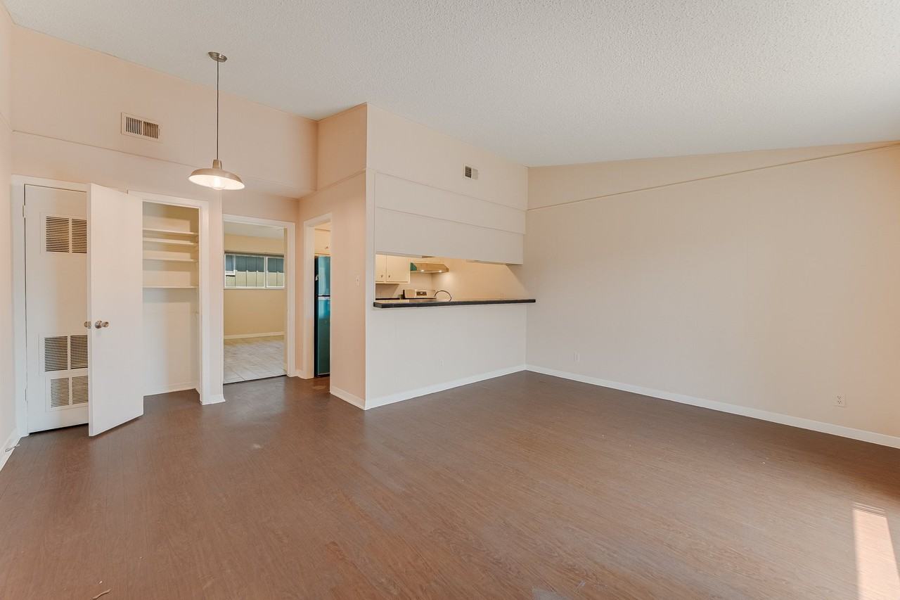 610 W 51st St #104 - Photo 4 of 11