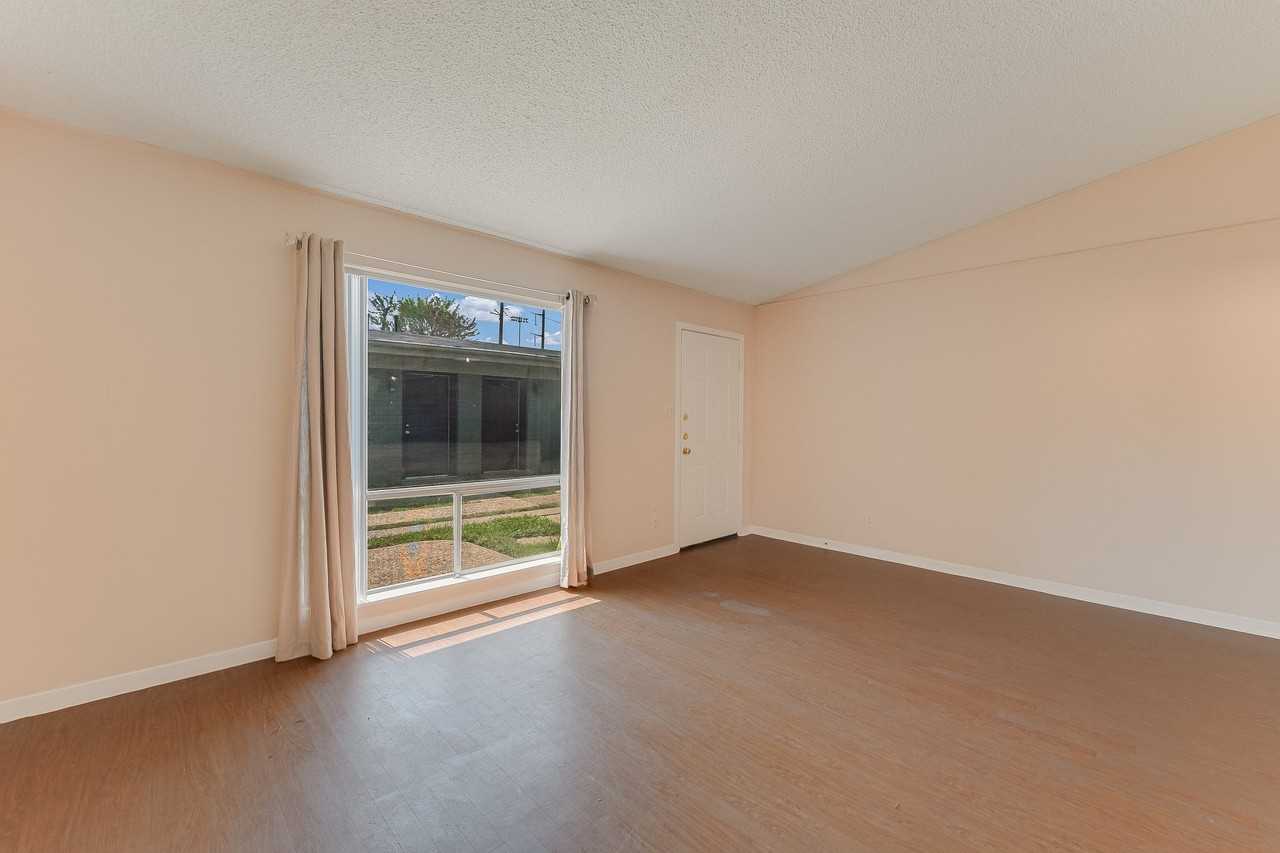 610 W 51st St #104 - Photo 5 of 11