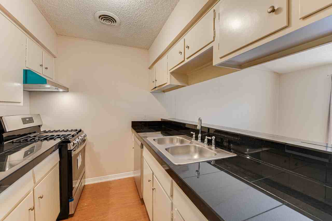 610 W 51st St #104 - Photo 6 of 11