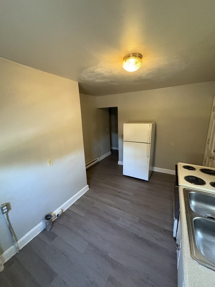 600 S Elm St #B - Photo 2 of 5
