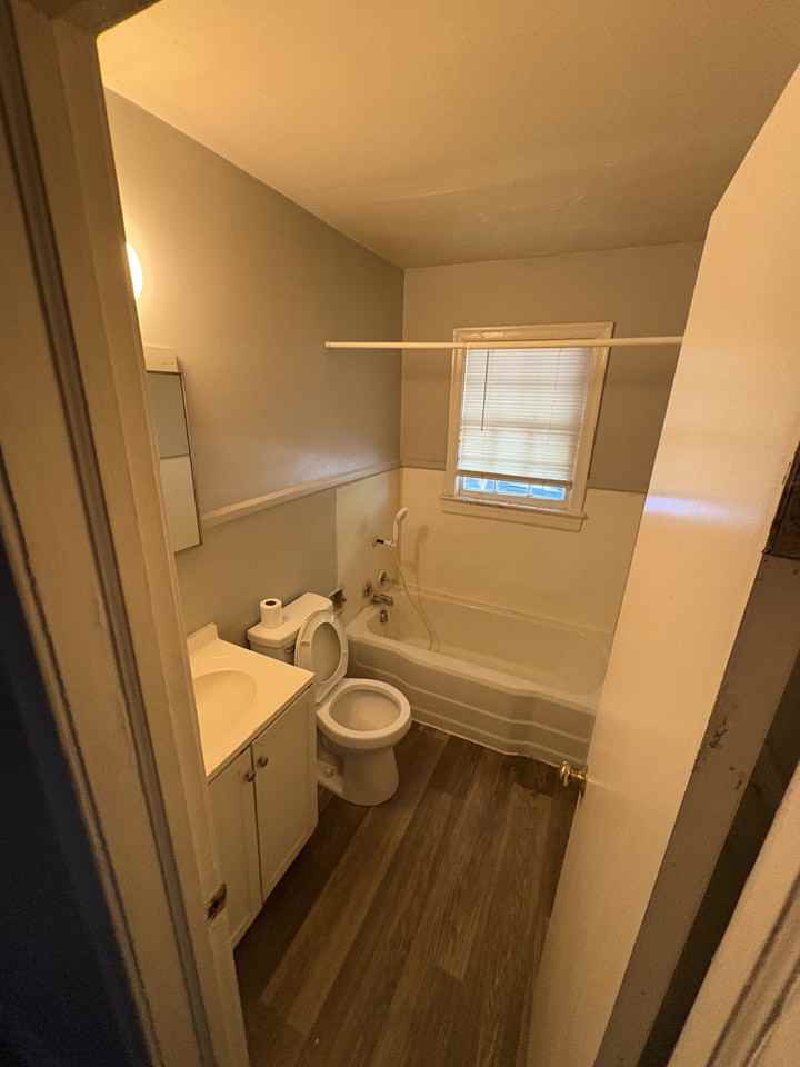 600 S Elm St #B - Photo 3 of 5