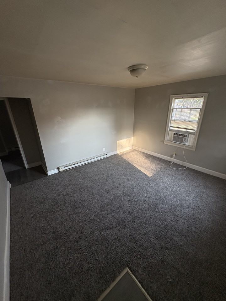600 S Elm St #B - Photo 4 of 5