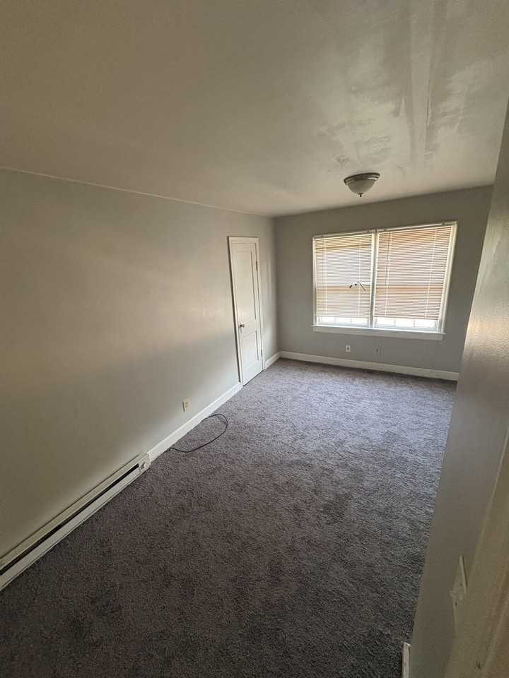 600 S Elm St #B - Photo 5 of 5