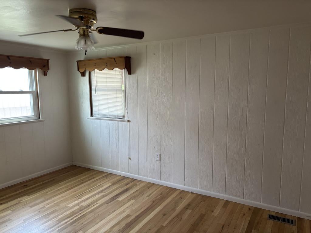 521 Freimuth Ave - Photo 6 of 9