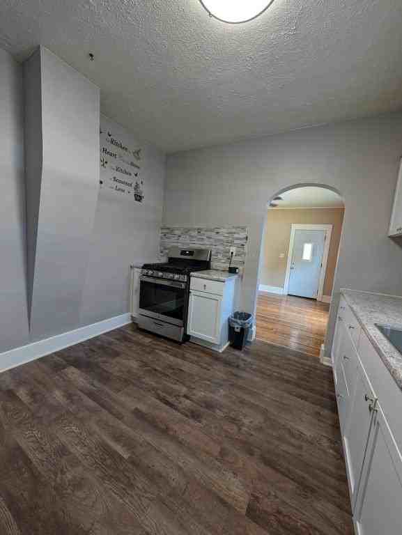 1032 S Waugh St - Photo 2 of 15