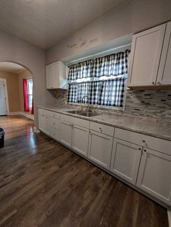 1032 S Waugh St - Photo 3 of 15
