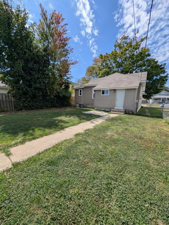 1032 S Waugh St - Photo 5 of 15