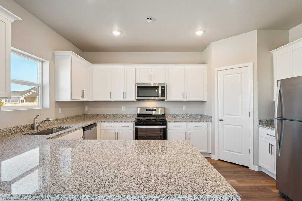 943 Gianna Ave - Photo 7 of 20