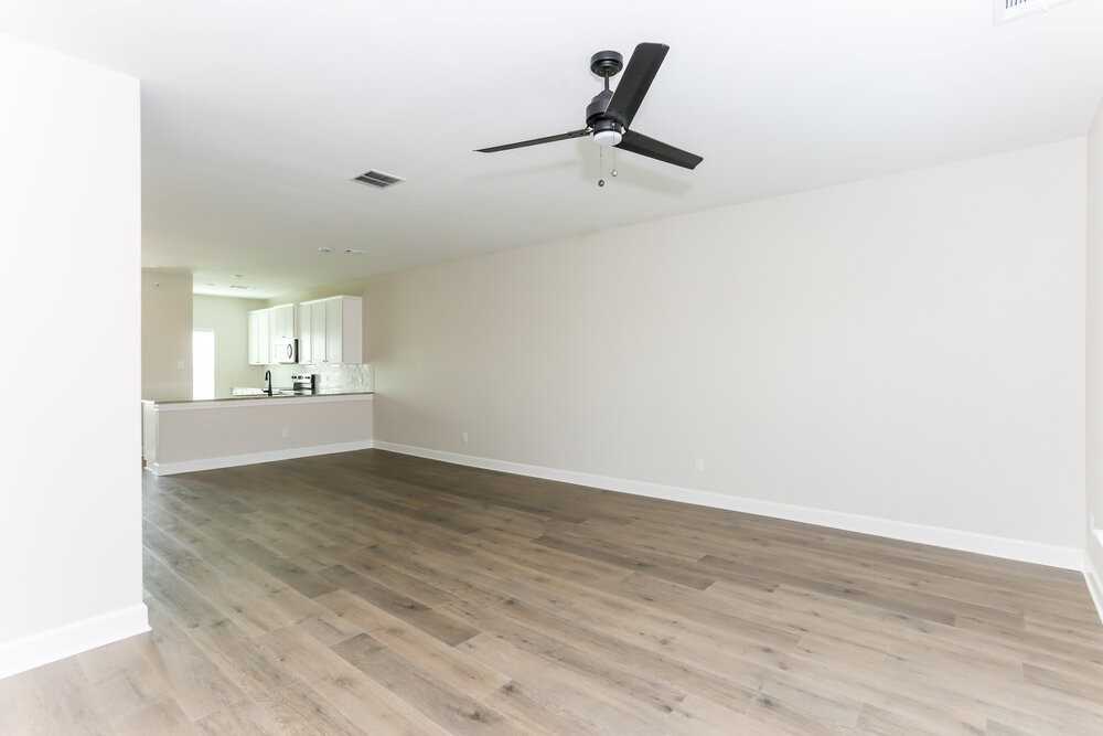 228 Live Oak Ln - Photo 4 of 17