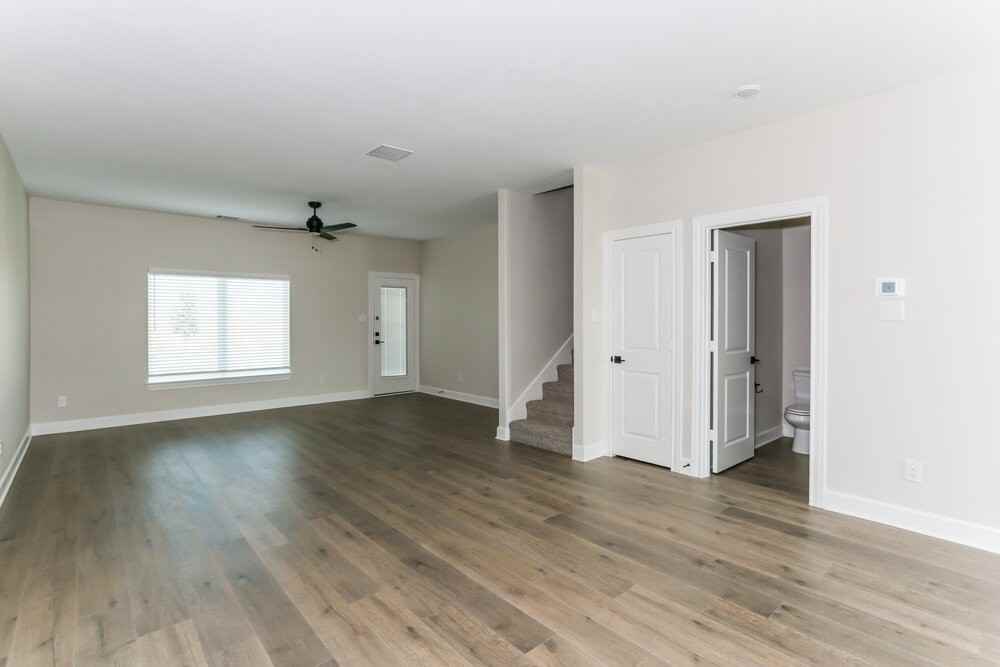 228 Live Oak Ln - Photo 5 of 17