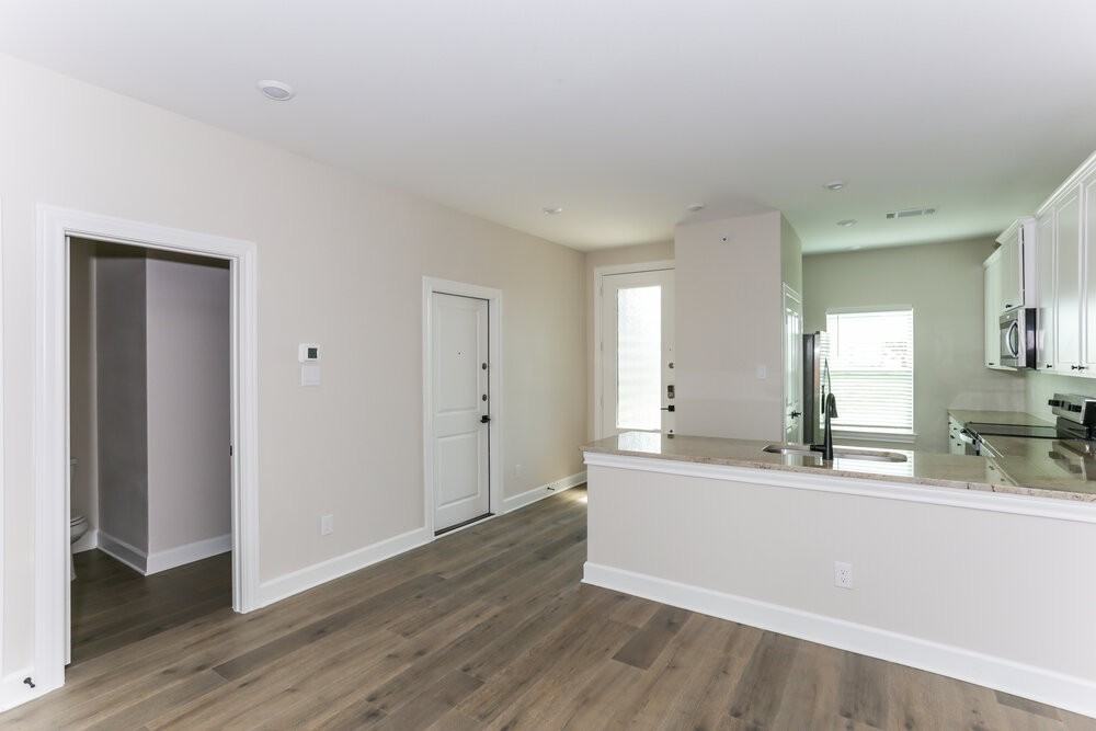 228 Live Oak Ln - Photo 6 of 17