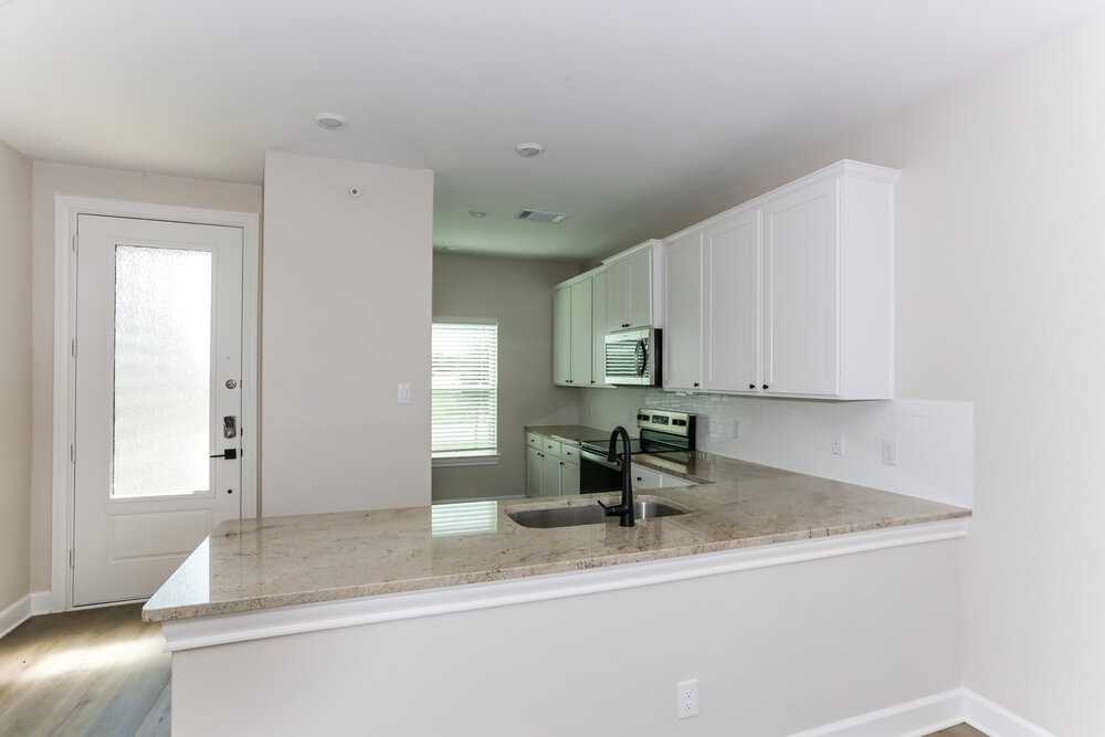 228 Live Oak Ln - Photo 7 of 17