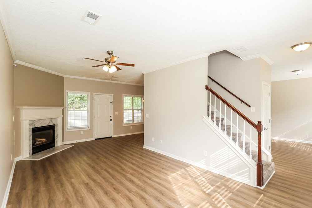 1609 Blossom Dr - Photo 4 of 17