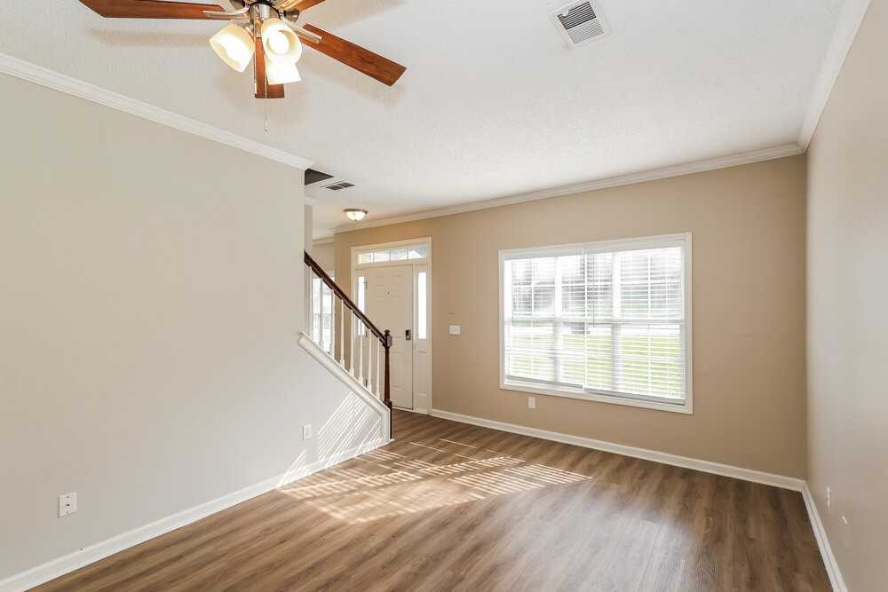 1609 Blossom Dr - Photo 5 of 17
