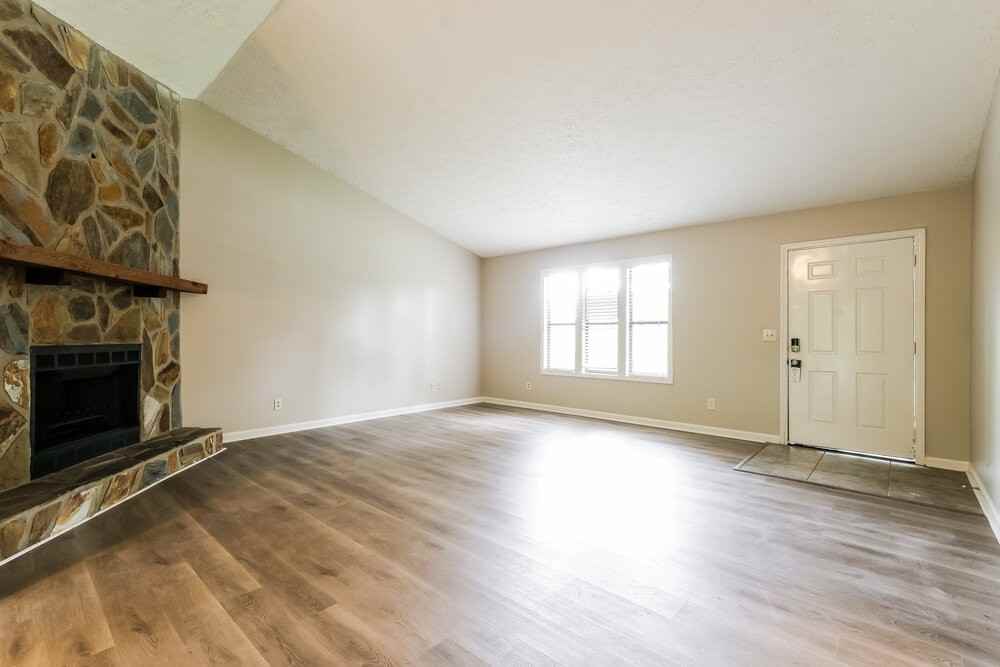 319 Knollwood Ln - Photo 4 of 16