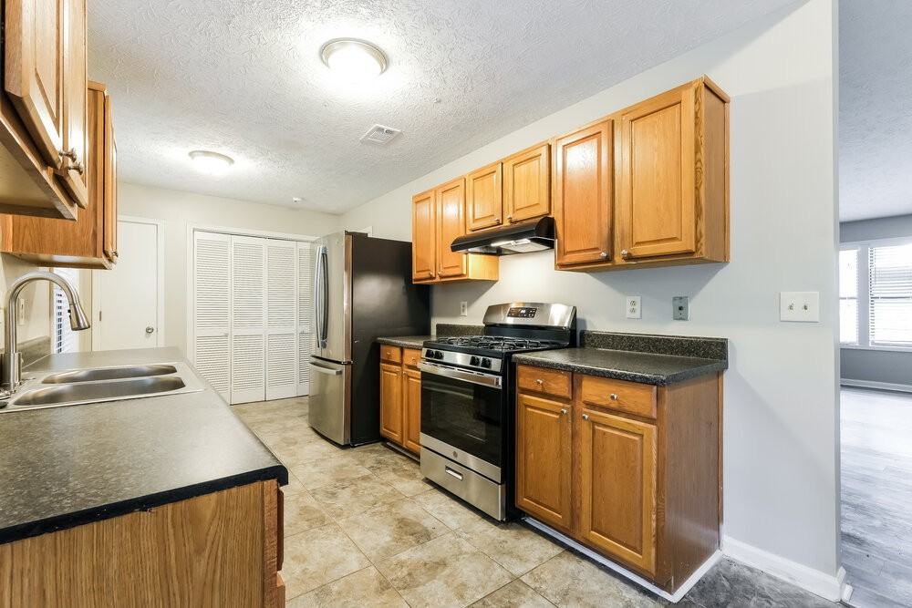 319 Knollwood Ln - Photo 6 of 16
