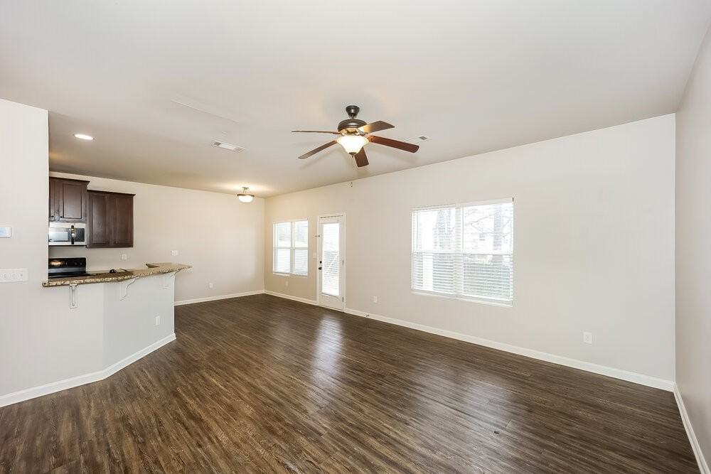 1847 Simmons Ln - Photo 4 of 16