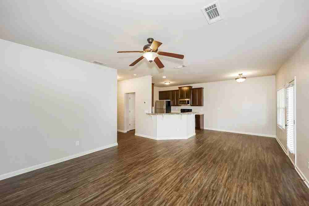 1847 Simmons Ln - Photo 5 of 16
