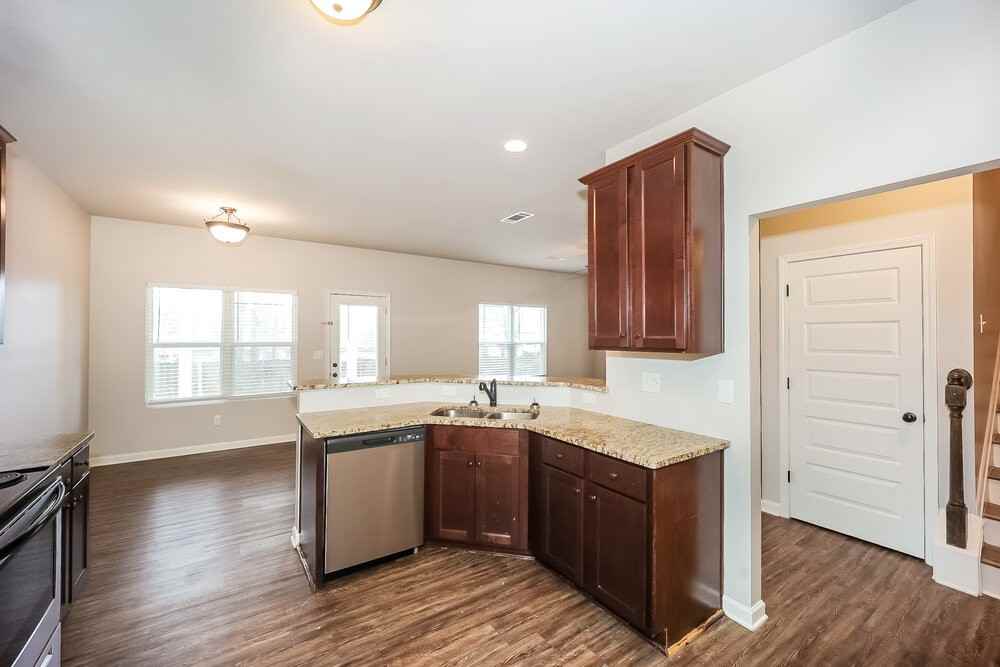 1847 Simmons Ln - Photo 7 of 16