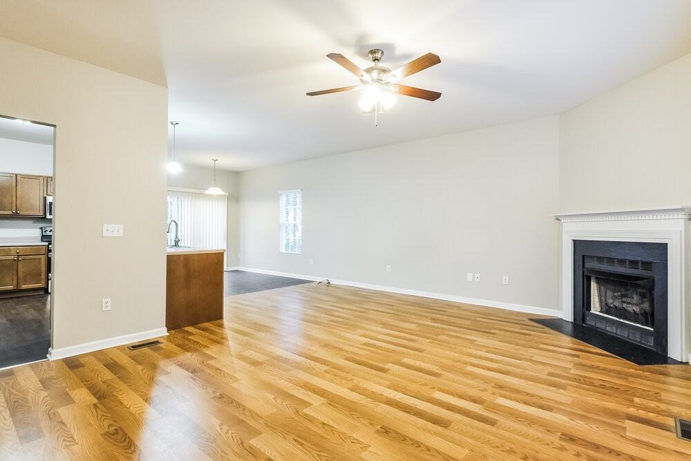 705 Marjam Ln - Photo 3 of 15
