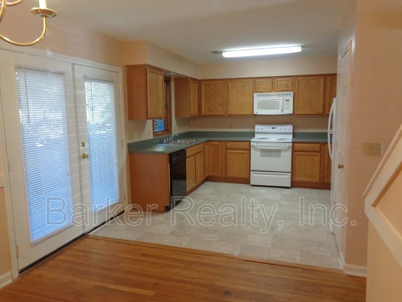 4360 Hunters Club Dr - Photo 2 of 10