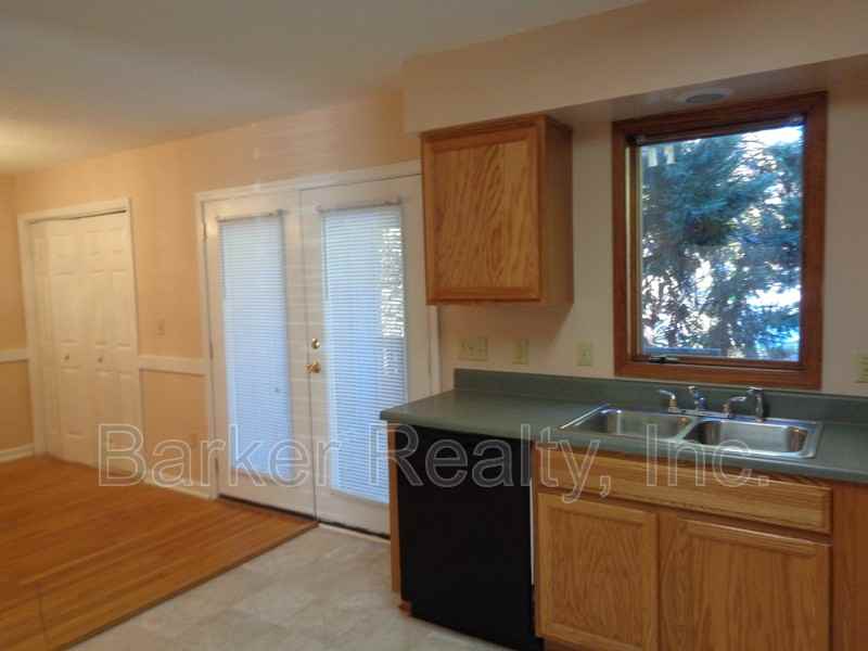 4360 Hunters Club Dr - Photo 3 of 10