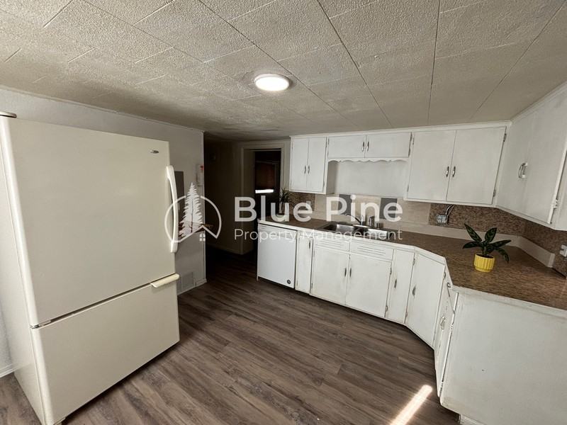 730 10th St - Photo 4 of 14