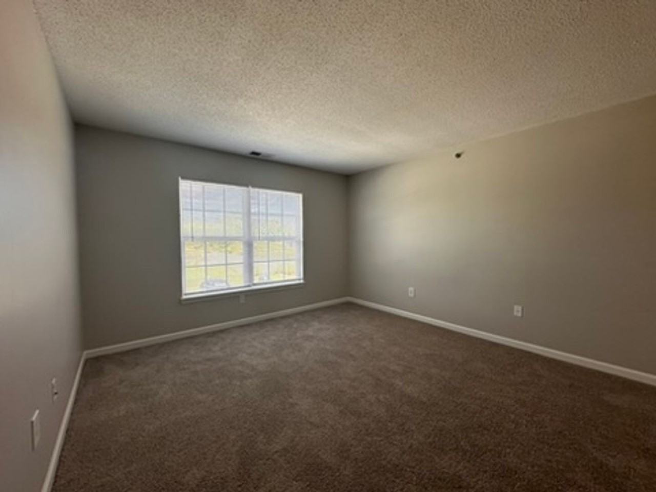 Trafalgar Pointe Apartments - Photo 6 of 39