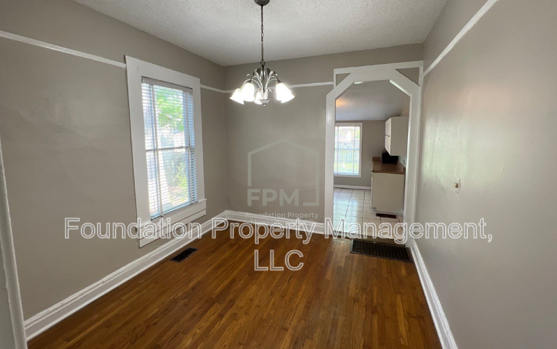 2104 Court Ave - Photo 4 of 12
