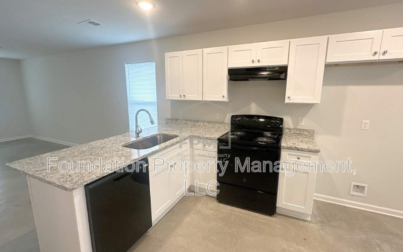 2502 E Tyler Ave - Photo 4 of 15
