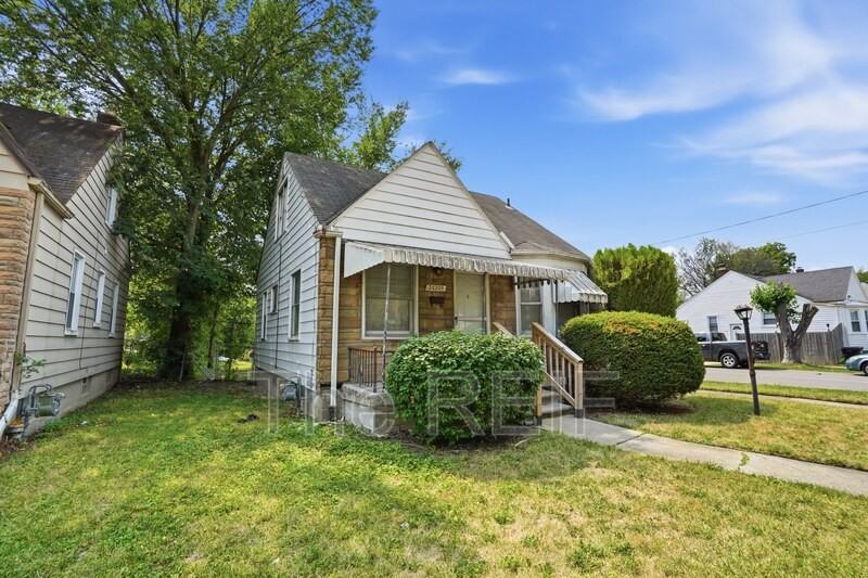 20200 Mccormick St - Photo 2 of 29