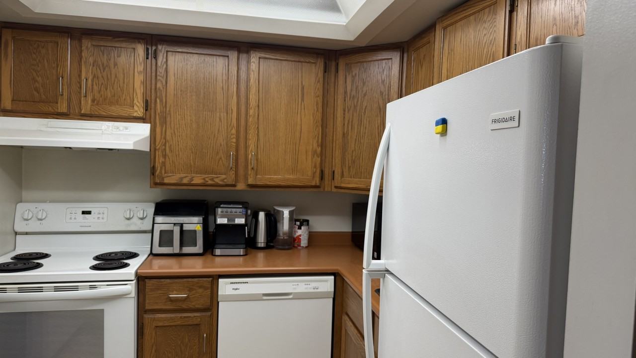 1790 Henderson Hwy - Photo 2 of 8