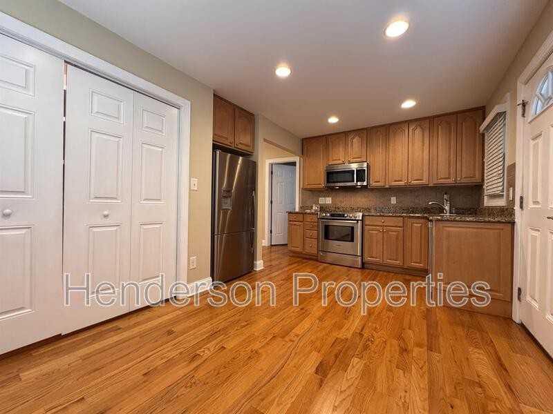 712 Hunter St - Photo 2 of 13