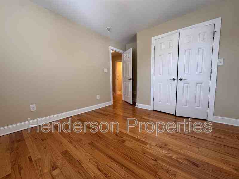712 Hunter St - Photo 5 of 13