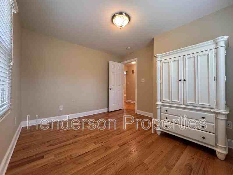 712 Hunter St - Photo 6 of 13